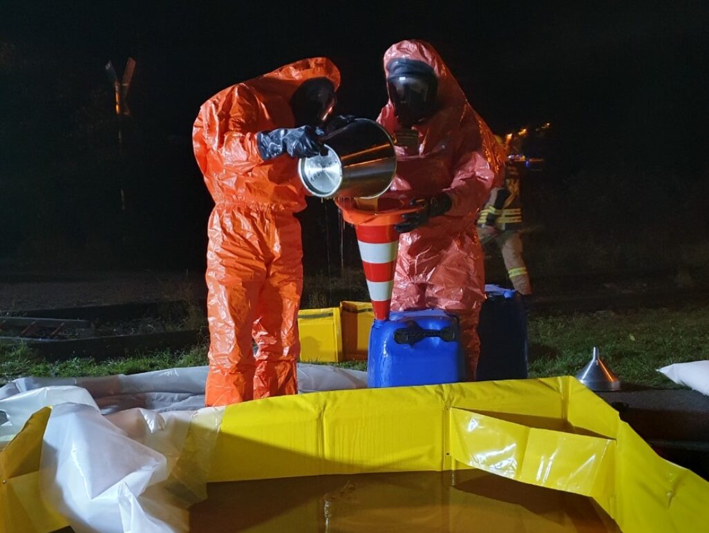 Ausgetretenes Hydrauliköl nach mutmaßlichem Brandanschlag auf Zug